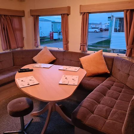 Cosy, Family Caravan Near The Beach Clacton-on-Sea Ngoại thất bức ảnh
