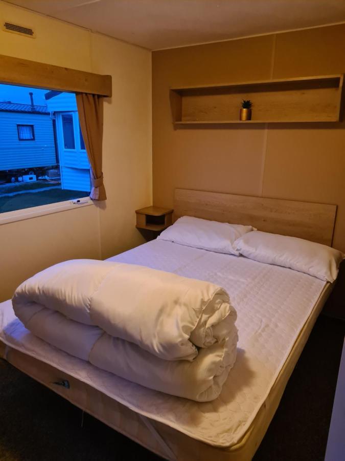 Cosy, Family Caravan Near The Beach Clacton-on-Sea Ngoại thất bức ảnh