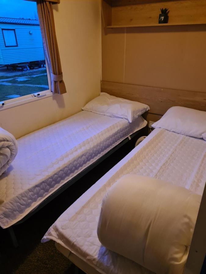 Cosy, Family Caravan Near The Beach Clacton-on-Sea Ngoại thất bức ảnh