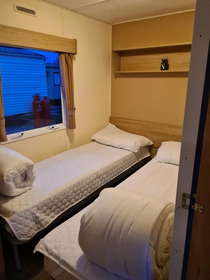 Cosy, Family Caravan Near The Beach Clacton-on-Sea Ngoại thất bức ảnh